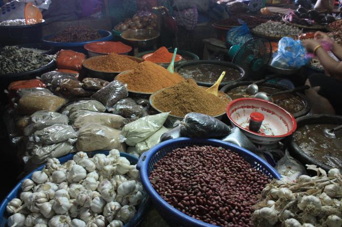 Market near Luang Prabang 3