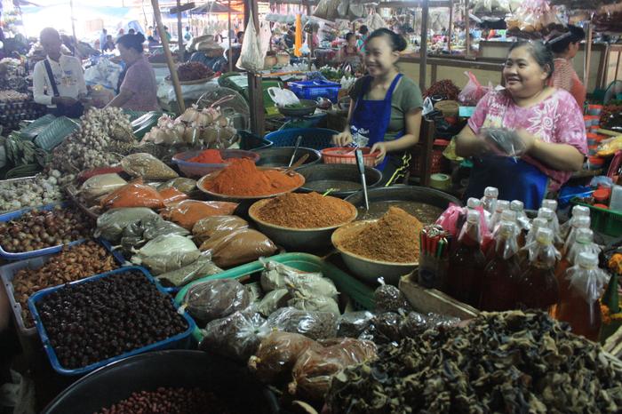 Market near Luang Prabang 4